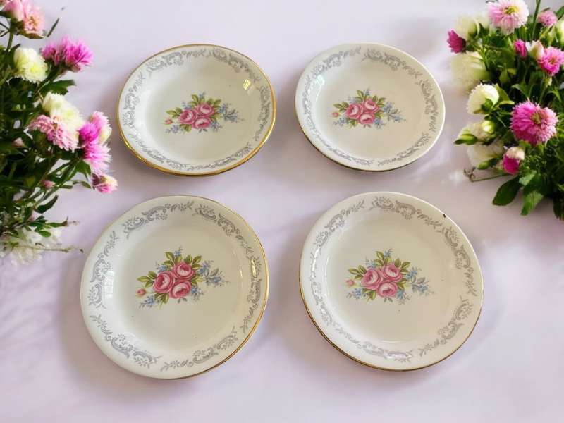 Plates/teaspoon rests Royal Albert each