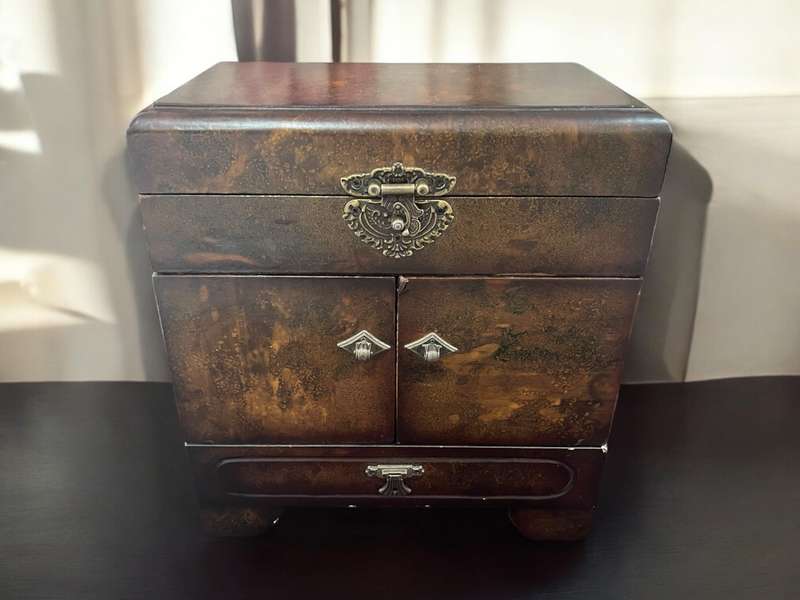 Jewellery box