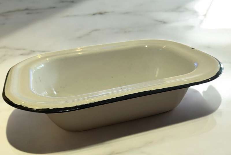 Bowl enamel pie dish