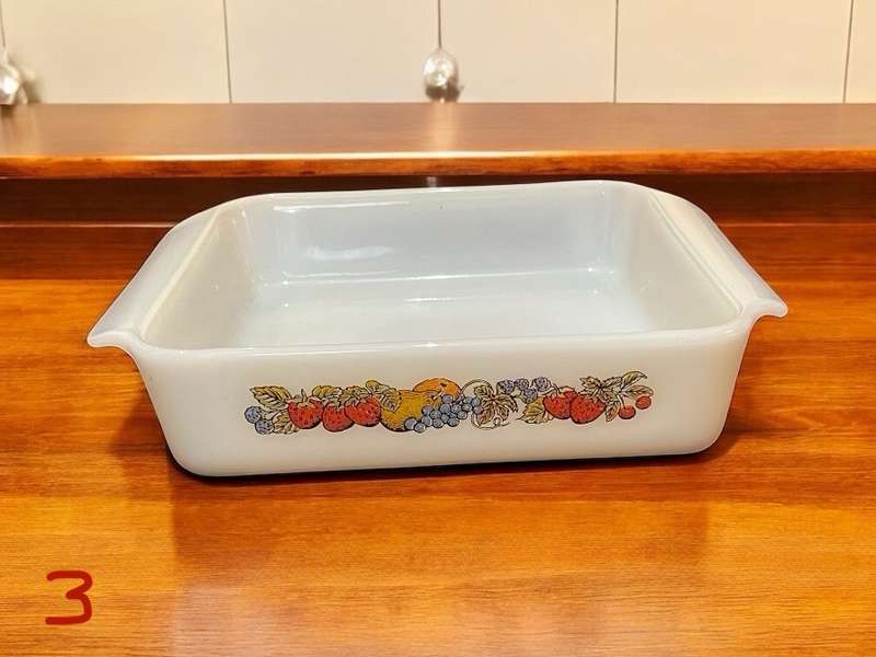 Oven dish milk glass(NR3)