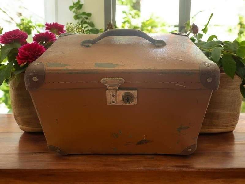 Suitcase decor item