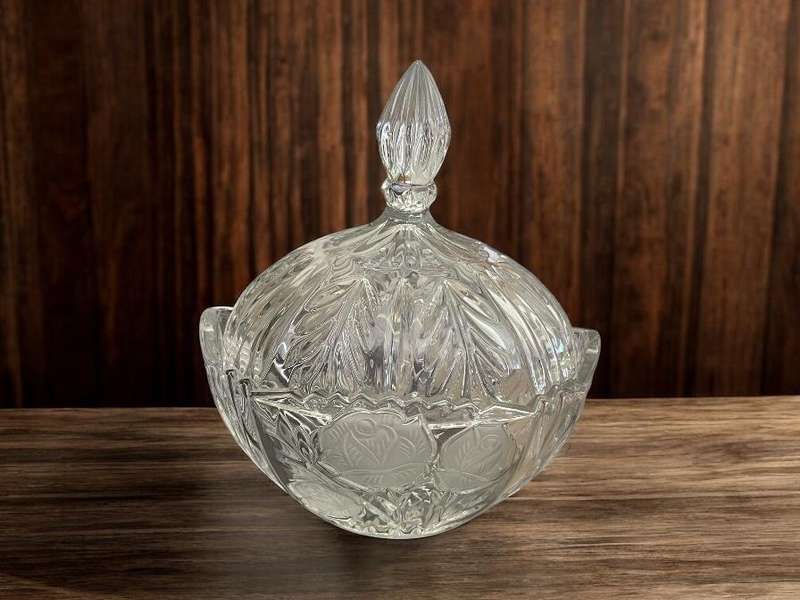 Holder lidded crystal oval shaped
