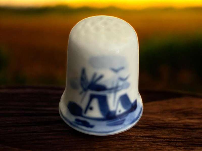 Ornament Thimble Dutch