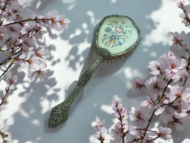 Hair brush petit point