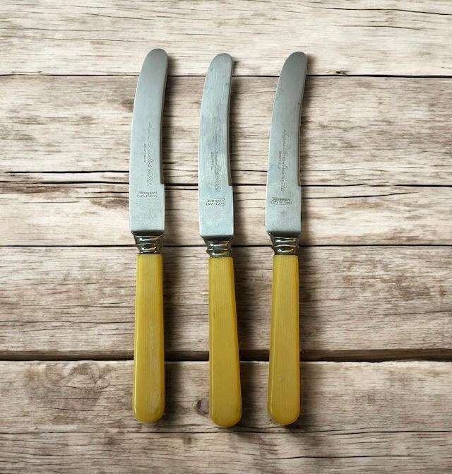 Butter/pate knife bone handled each(NR6)