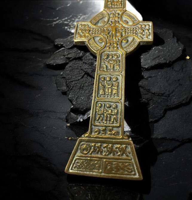 Ornament cross brass