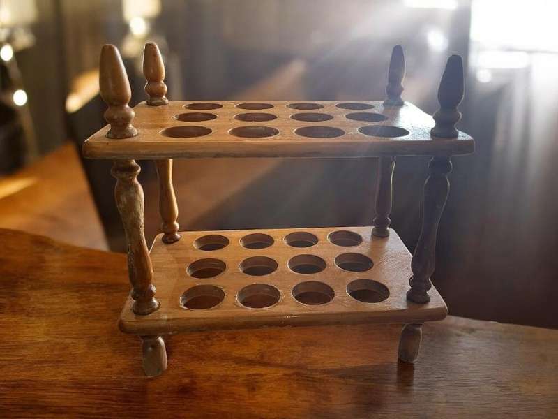 Egg stand/holder wood