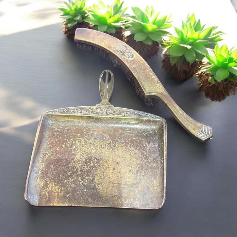 Butler scoop brush brass