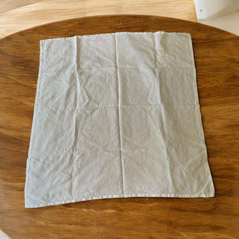 Table centre piece/overlay/tablecloth(NR18)