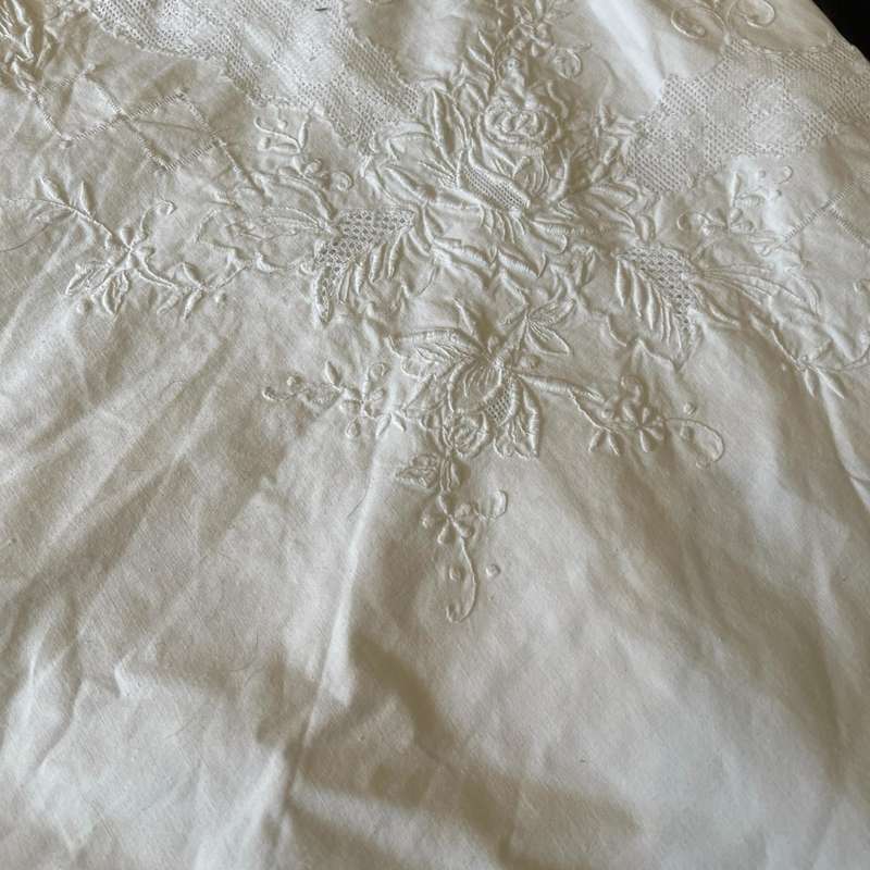 Tablecloth embroidered round(NR16)