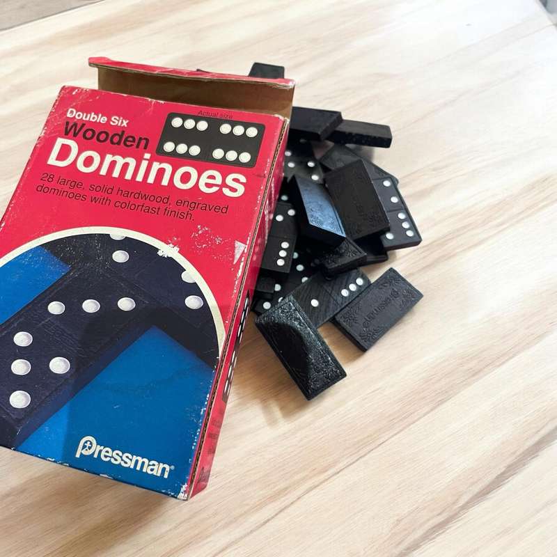 Dominoes vintage