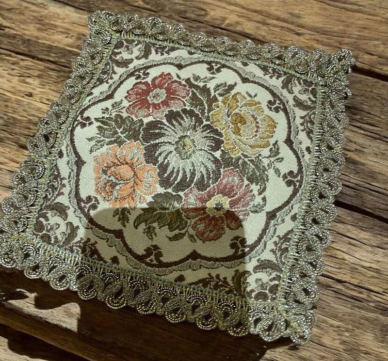 Doilie brocade each(NR16)