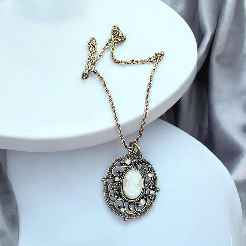 Necklace cameo costume jewellery