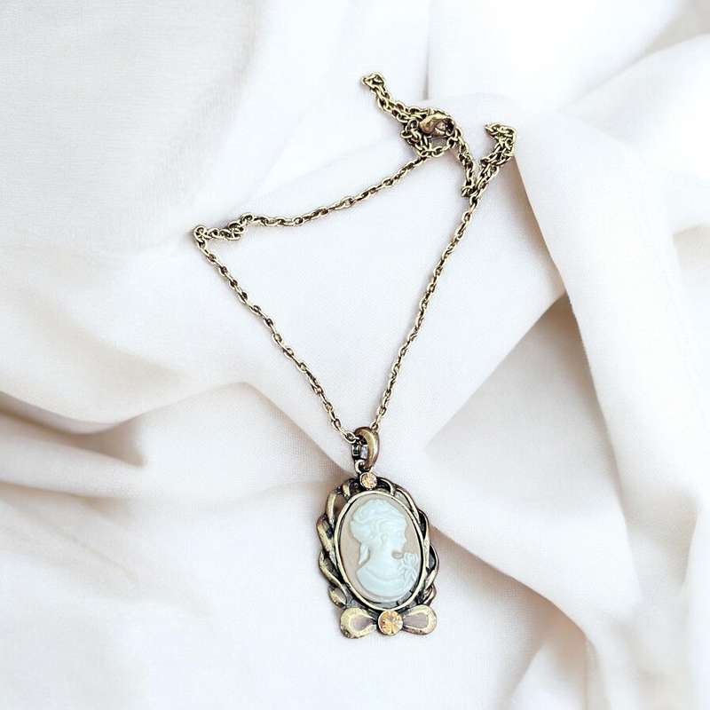 Necklace cameo costume jewellery
