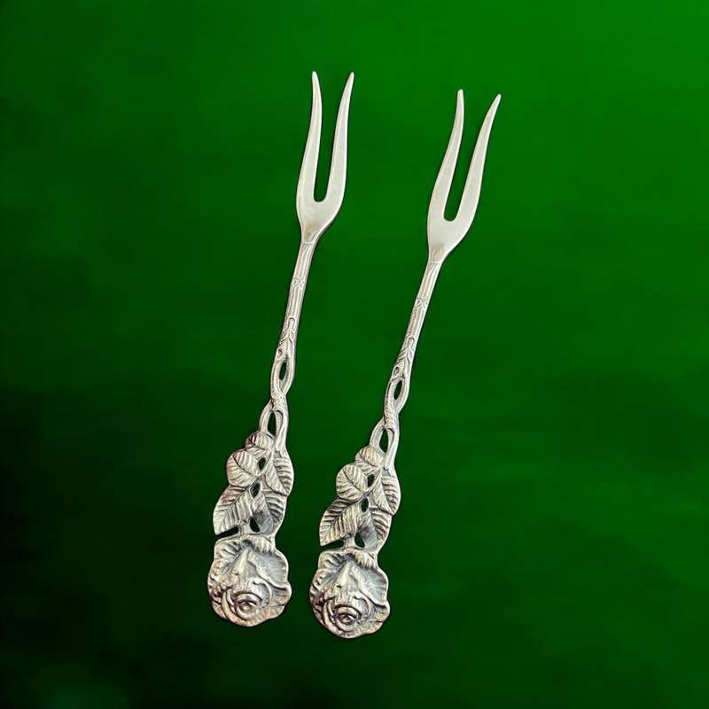 Cake/pastry forks x2(A)