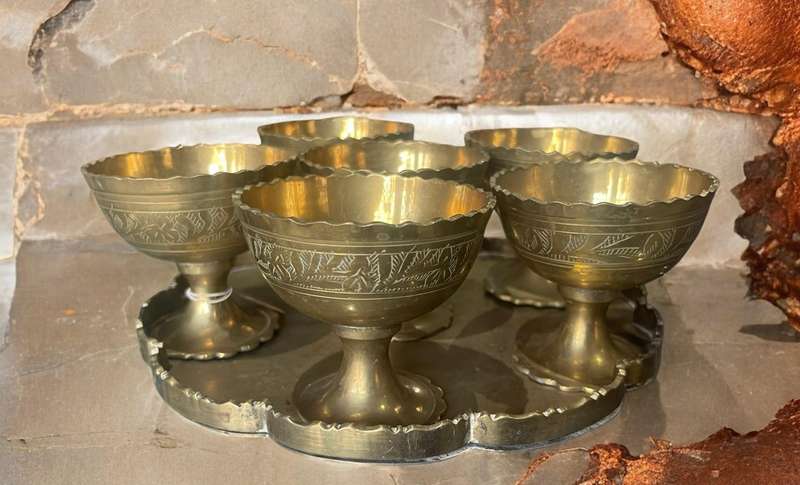 Goblets brass x6 tray