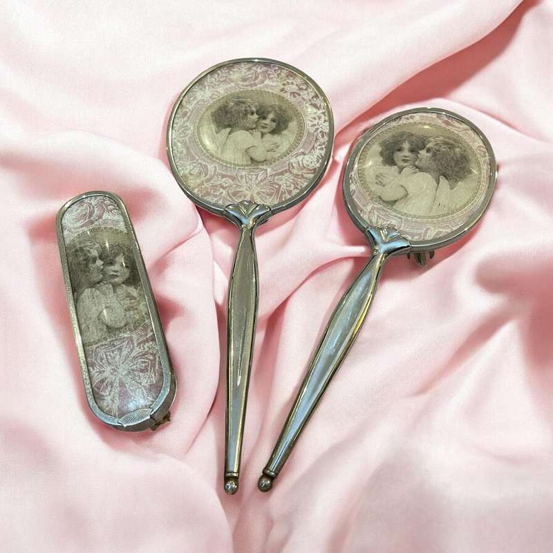 Brush mirror dresser set