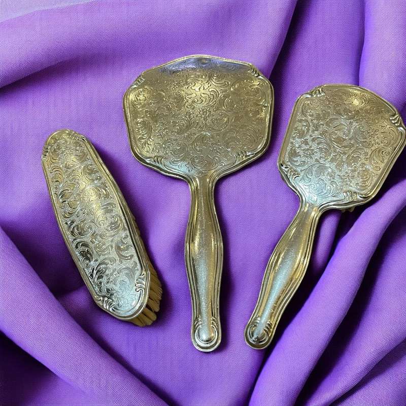 Brush mirror dresser set