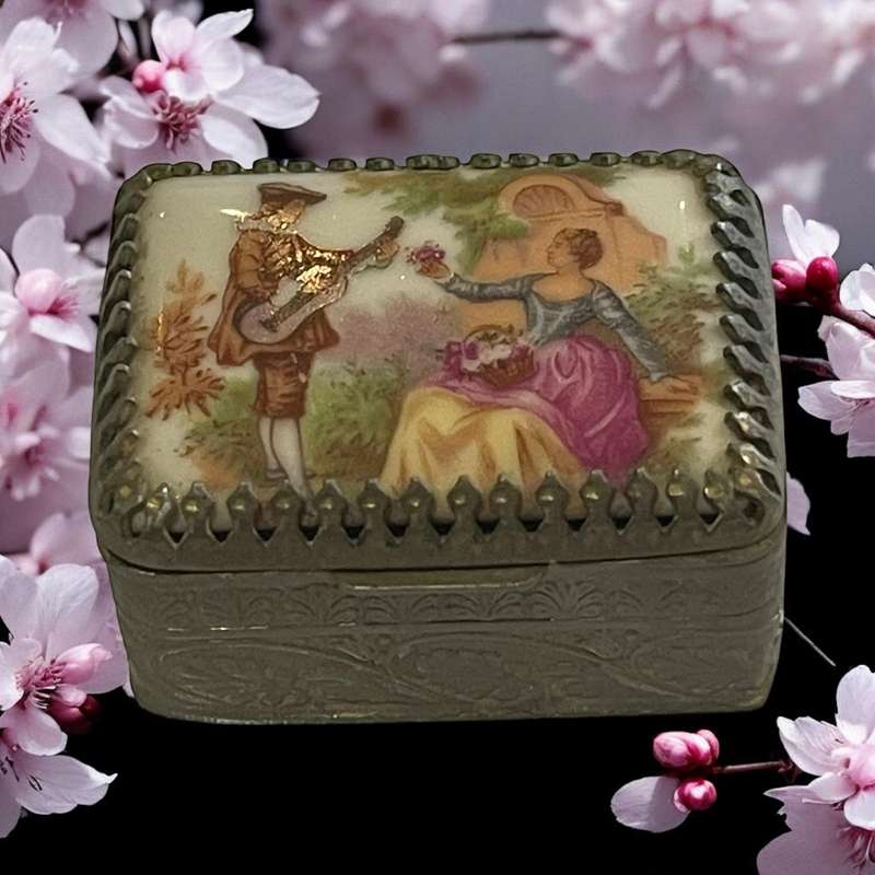 Pill box/trinket holder Limoges