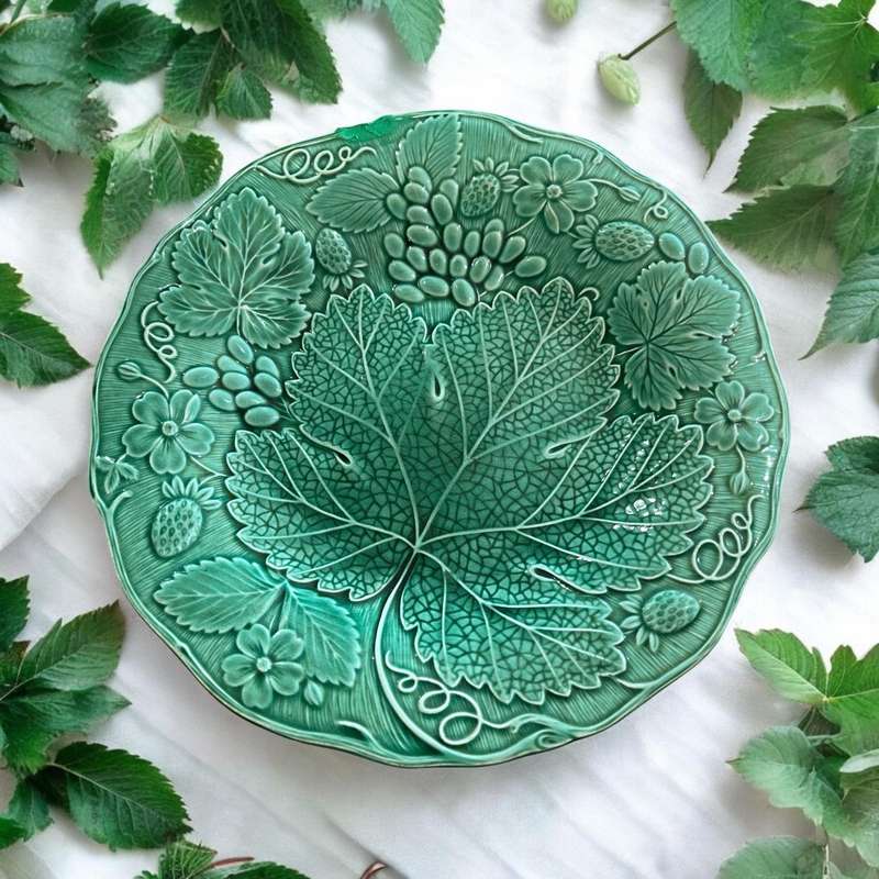 Plate Wedgwood cabbage leaf repaired
