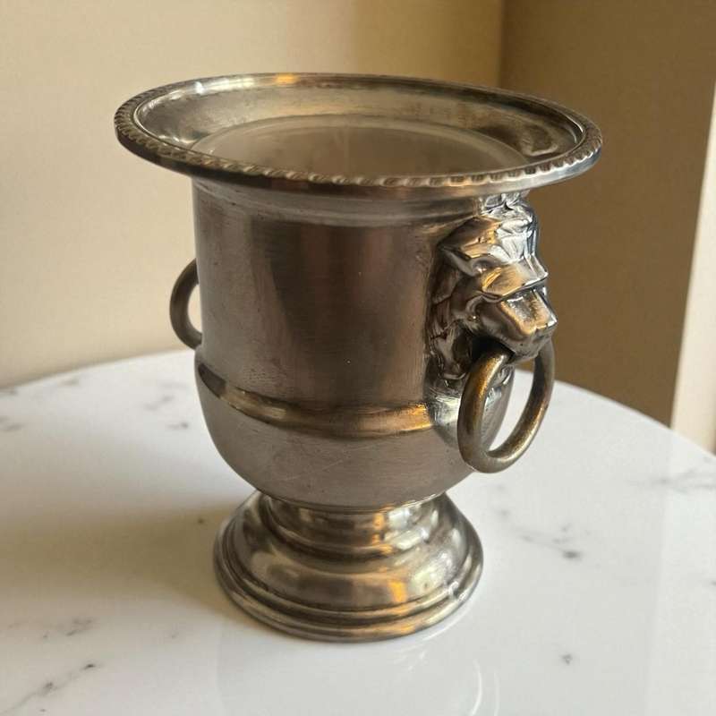 Toothpick holder