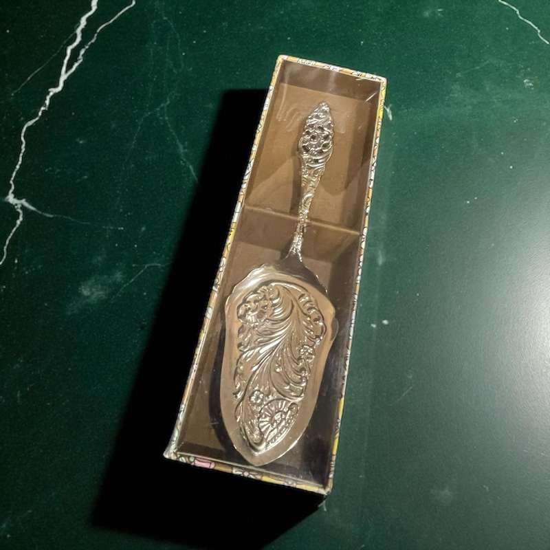 Cake lift Dutch boxed