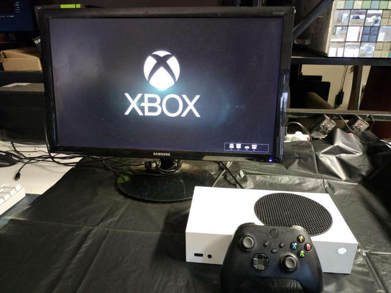 XBOX Series S + Controller