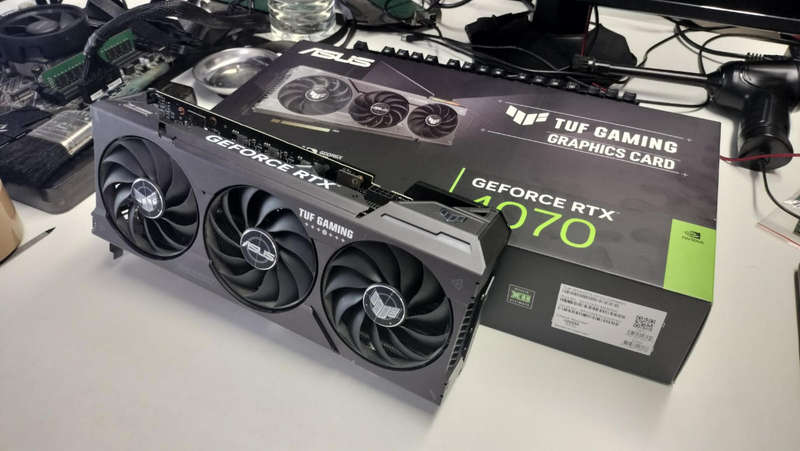 RTX 4070 12GB - Asus TUF