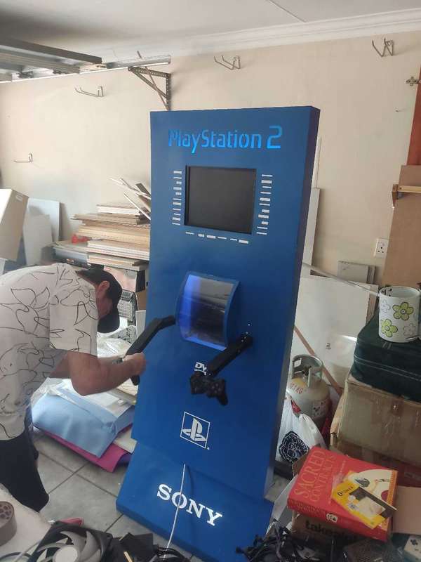 PS2 Kiosk - Playstation 2 (With console and games)