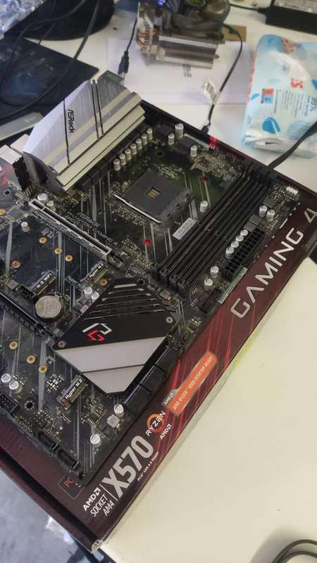 X570 AM4 - AsRock Phantom Gaming 4
