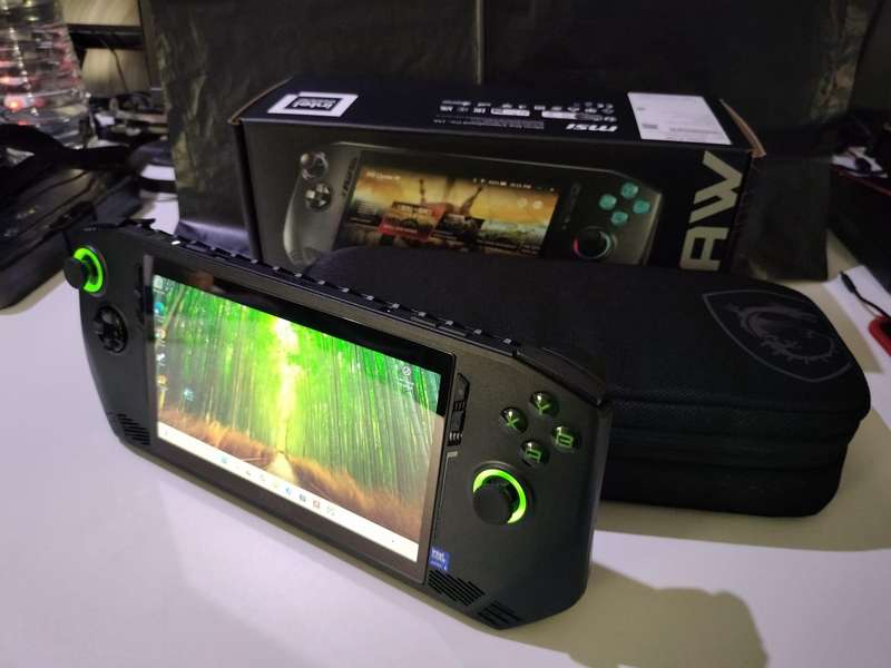 MSI CLAW & Accessories | Core Ultra 5 | 512GB | 16GB RAM | Gaming Handheld