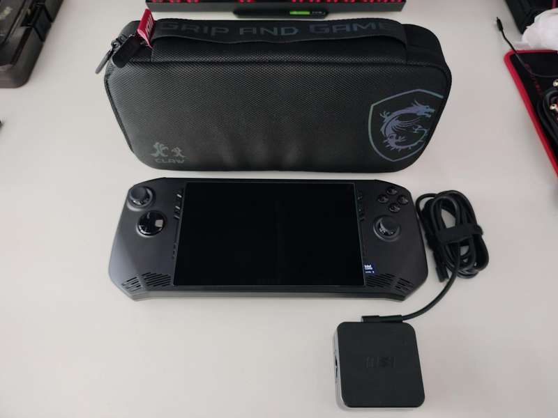 MSI CLAW & Accessories | Core Ultra 5 | 512GB | 16GB RAM | Gaming Handheld