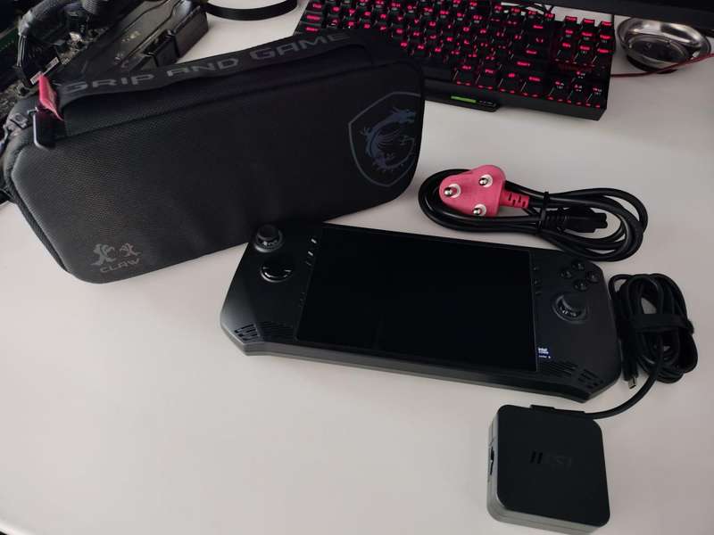 MSI CLAW & Accessories | Core Ultra 5 | 512GB | 16GB RAM | Gaming Handheld