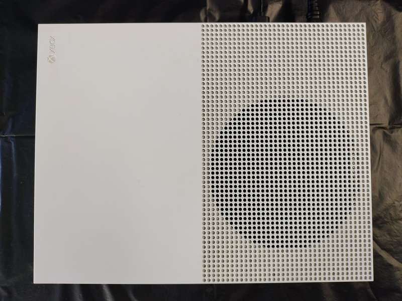 Xbox One S 1TB & Controller