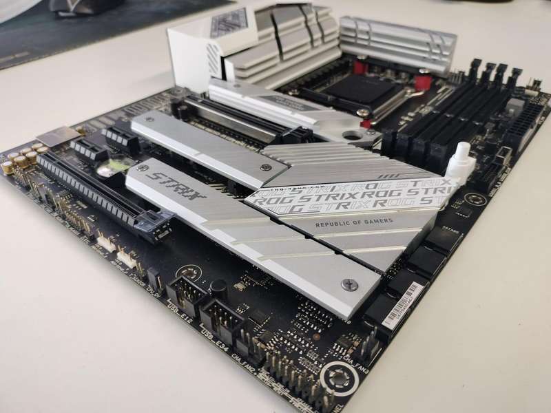 ASUS ROG STRIX B650-A GAMING WIFI AMD