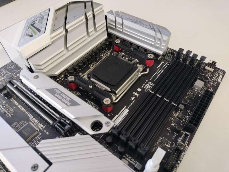 ASUS ROG STRIX B650-A GAMING WIFI AMD