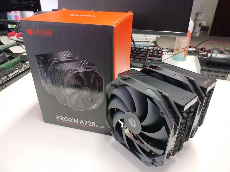 FROZN A720 black CPU Cooler