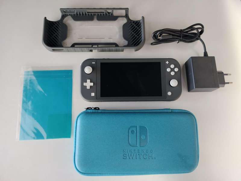 Switch Lite & Games & Accessories / 3x Games / Protective Cover / Carry Pouch / Screen Protector