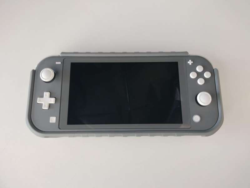 Switch Lite & Games & Accessories / 3x Games / Protective Cover / Carry Pouch / Screen Protector