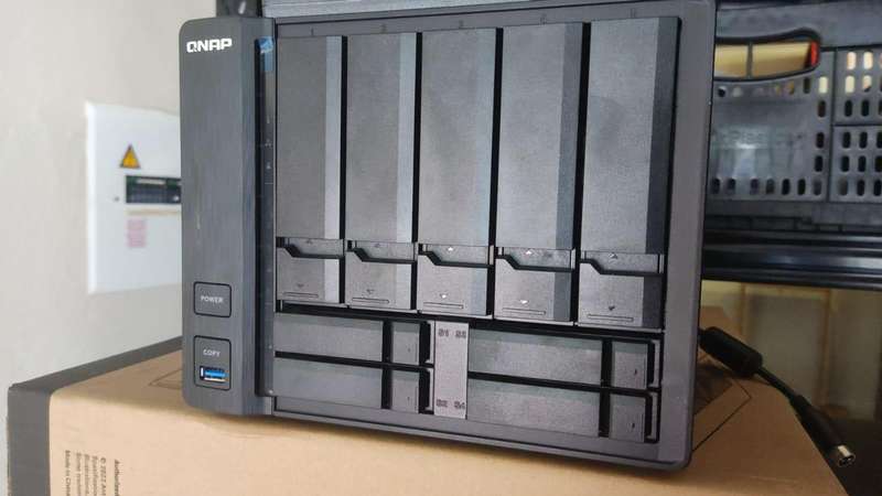 9 Bay NAS /3.5" & 2.5" / 10GbE SFP+  / QNAP TS932X