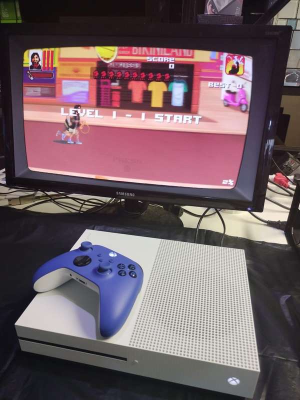 Xbox One S 1TB & Controller