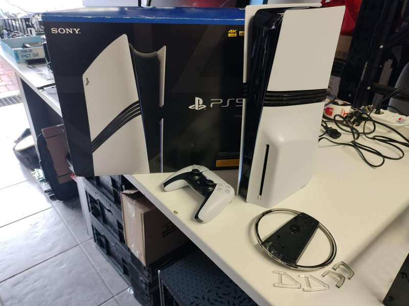 PS5 PRO  / Disk drive / Stand / 1 Game