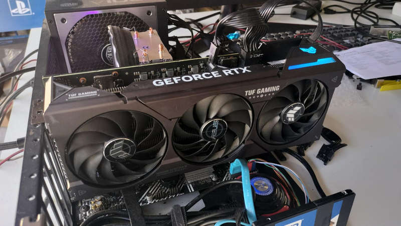 RTX 4070 12GB - Asus TUF