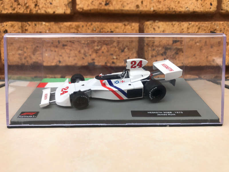 Hesketh 308B, 1975 (#24, James Hunt) + magazine