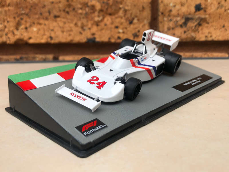 Hesketh 308B, 1975 (#24, James Hunt) + magazine