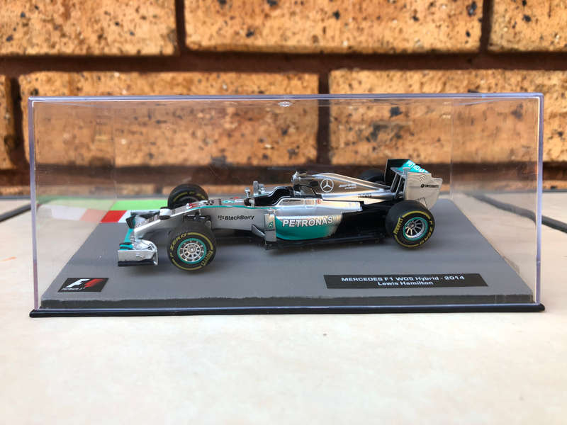 Mercedes F1 W05 Hybrid, 2014 (#44, Lewis Hamilton) + Magazine