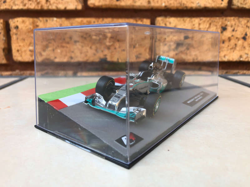 Mercedes F1 W05 Hybrid, 2014 (#44, Lewis Hamilton) + Magazine