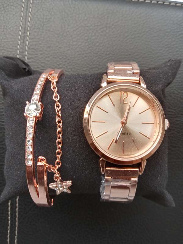 ELEGANT LADIES WATCH AND BRACLET SET