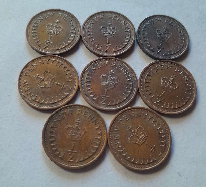 8 x UK (British) New Half Penny Coins