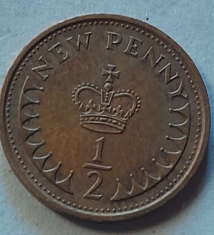 8 x UK (British) New Half Penny Coins